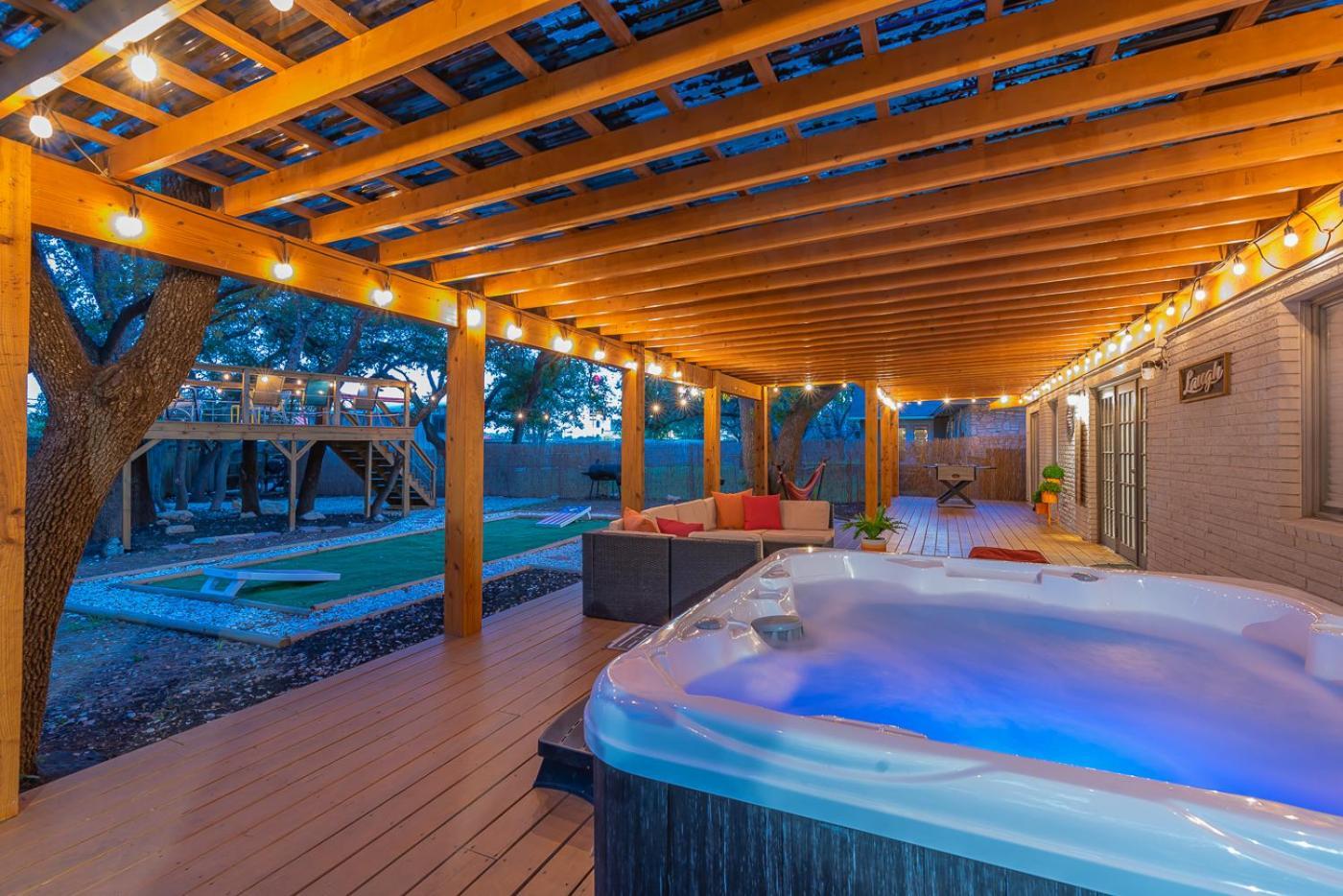 Luxurious Home With Hot Tub & Tree Deck By 6Flags San Antonio Ngoại thất bức ảnh