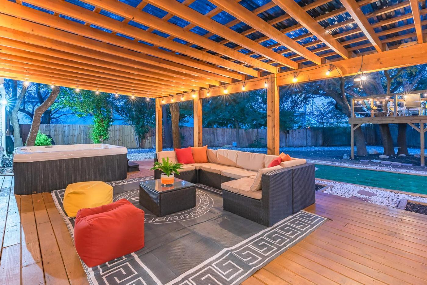 Luxurious Home With Hot Tub & Tree Deck By 6Flags San Antonio Ngoại thất bức ảnh