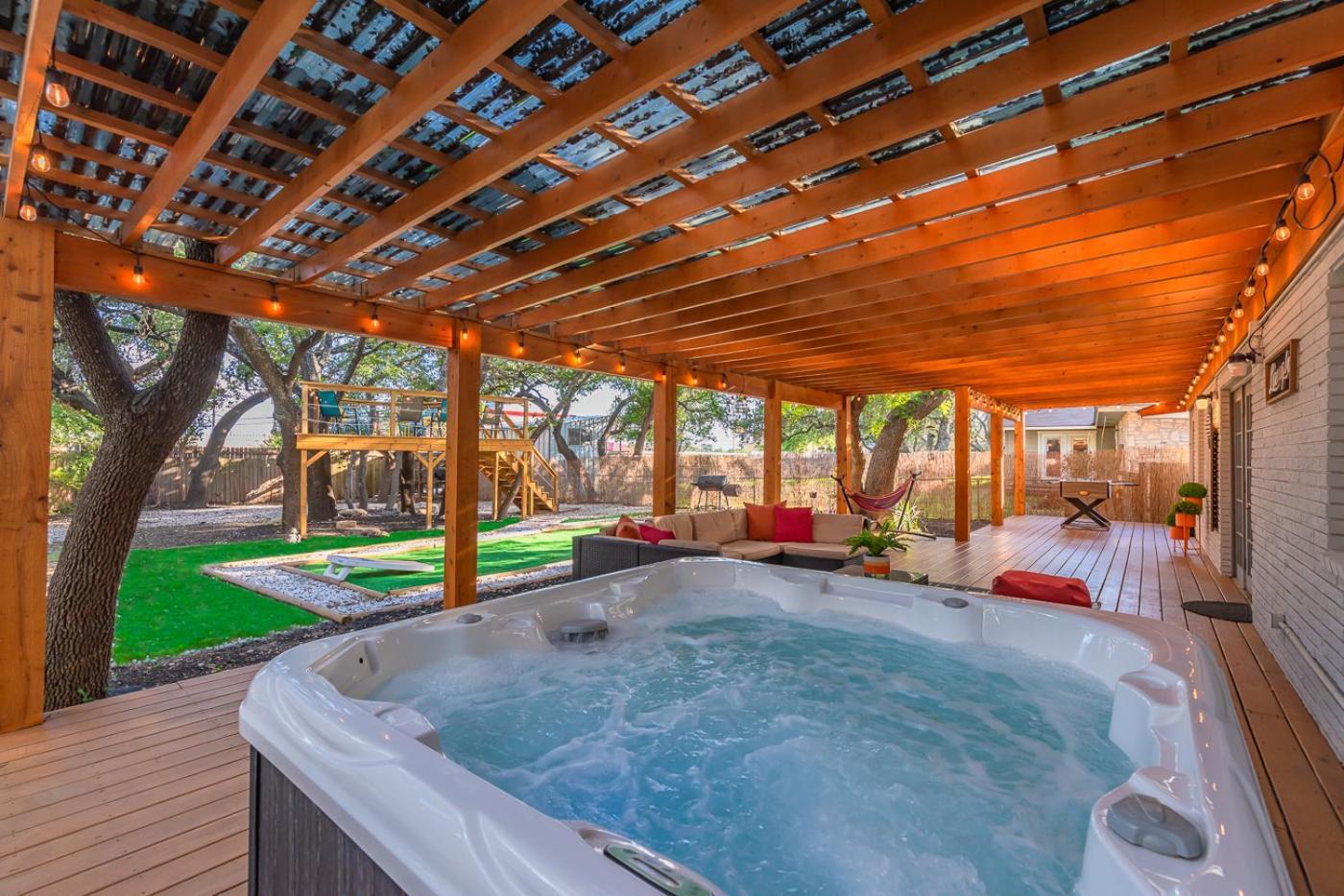 Luxurious Home With Hot Tub & Tree Deck By 6Flags San Antonio Ngoại thất bức ảnh