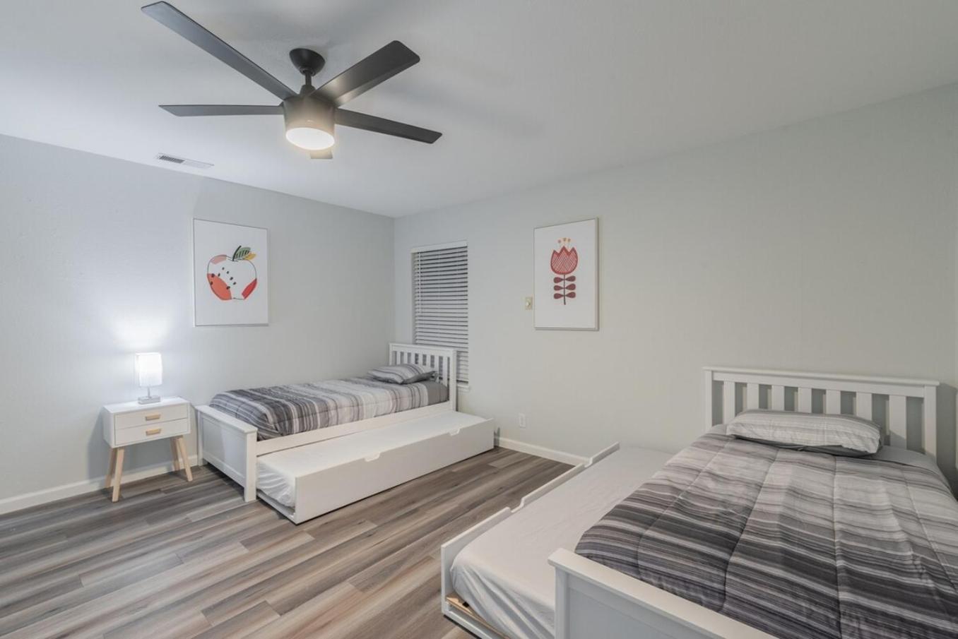 Luxurious Home With Hot Tub & Tree Deck By 6Flags San Antonio Ngoại thất bức ảnh