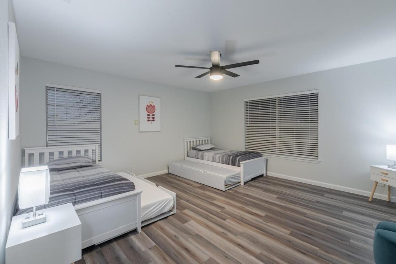 Luxurious Home With Hot Tub & Tree Deck By 6Flags San Antonio Ngoại thất bức ảnh