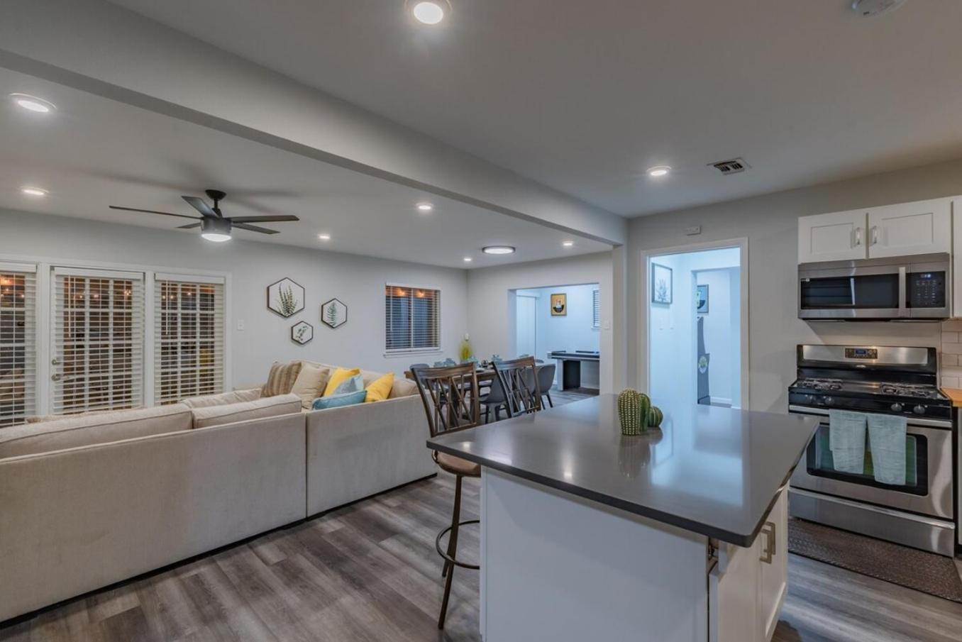 Luxurious Home With Hot Tub & Tree Deck By 6Flags San Antonio Ngoại thất bức ảnh