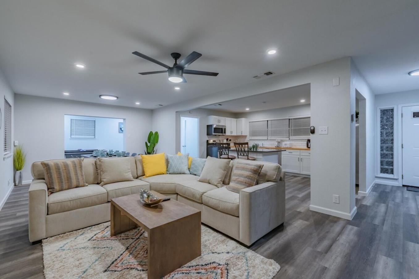 Luxurious Home With Hot Tub & Tree Deck By 6Flags San Antonio Ngoại thất bức ảnh